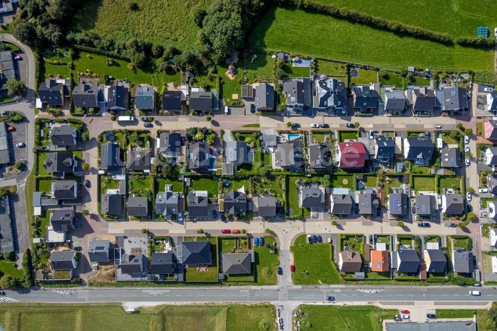 Oelkinghausen von oben - Wohngebiet - Mischbebauung der Mehr- und Einfamilienhaussiedlung in Oelkinghausen im Bundesland Nordrhein-Westfalen, Deutschland