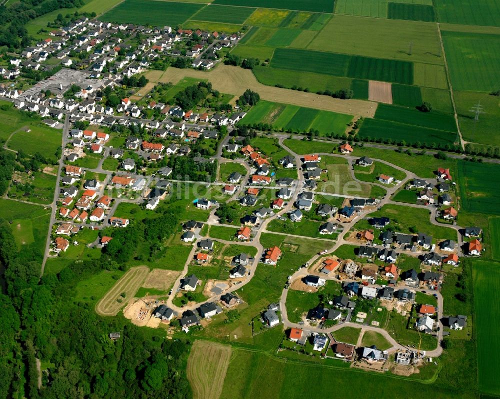 Offheim aus der Vogelperspektive: Wohngebiet - Mischbebauung der Mehr- und Einfamilienhaussiedlung in Offheim im Bundesland Hessen, Deutschland