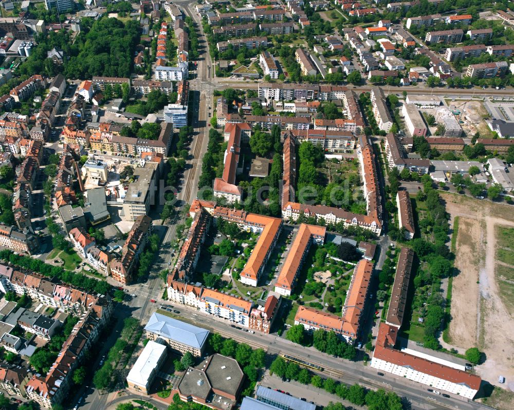 Luftaufnahme Oststadt - Wohngebiet - Mischbebauung der Mehr- und Einfamilienhaussiedlung in Oststadt im Bundesland Baden-Württemberg, Deutschland