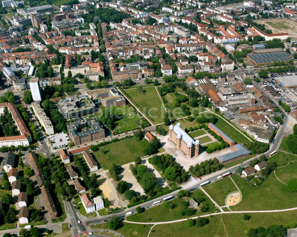 Oststadt aus der Vogelperspektive: Wohngebiet - Mischbebauung der Mehr- und Einfamilienhaussiedlung in Oststadt im Bundesland Baden-Württemberg, Deutschland