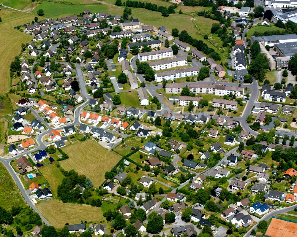 Padberg aus der Vogelperspektive: Wohngebiet - Mischbebauung der Mehr- und Einfamilienhaussiedlung in Padberg im Bundesland Nordrhein-Westfalen, Deutschland