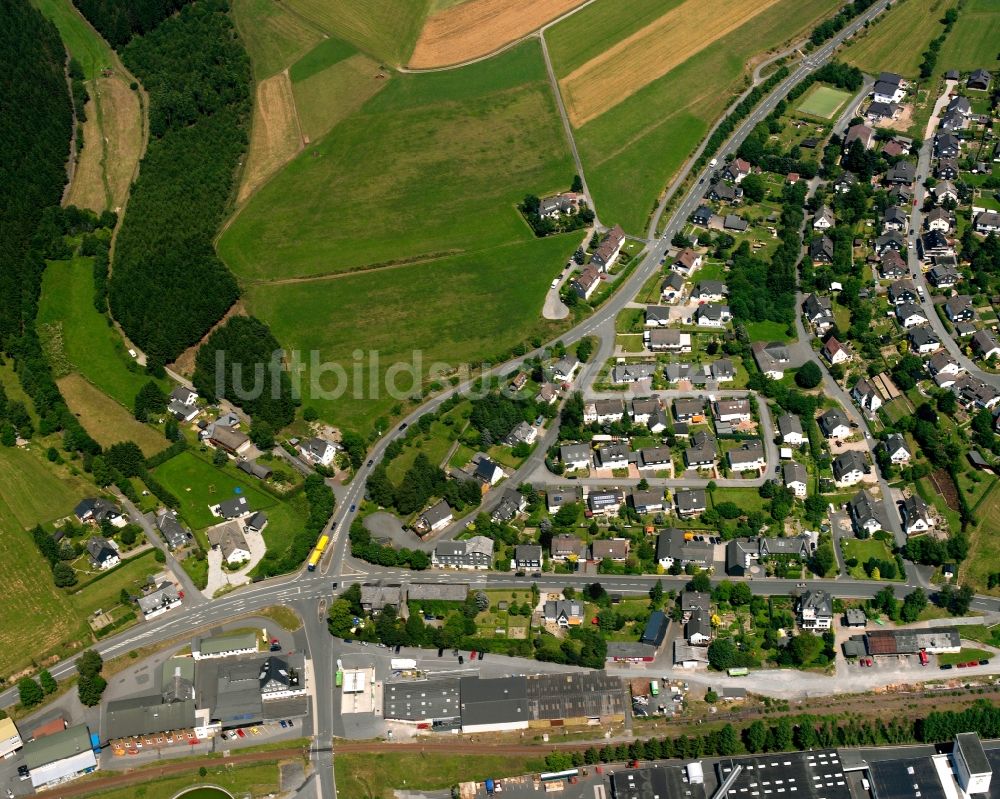 Raumland von oben - Wohngebiet - Mischbebauung der Mehr- und Einfamilienhaussiedlung in Raumland im Bundesland Nordrhein-Westfalen, Deutschland