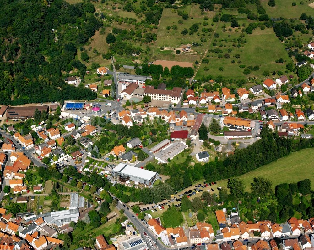 Luftaufnahme Reichelsheim (Odenwald) - Wohngebiet - Mischbebauung der Mehr- und Einfamilienhaussiedlung in Reichelsheim (Odenwald) im Bundesland Hessen, Deutschland