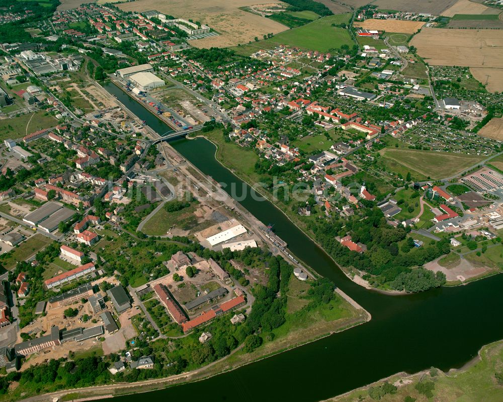 Riesa aus der Vogelperspektive: Wohngebiet - Mischbebauung der Mehr- und Einfamilienhaussiedlung in Riesa im Bundesland Sachsen, Deutschland