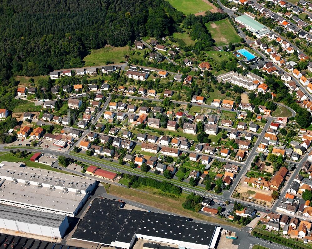 Sandbach aus der Vogelperspektive: Wohngebiet - Mischbebauung der Mehr- und Einfamilienhaussiedlung in Sandbach im Bundesland Hessen, Deutschland