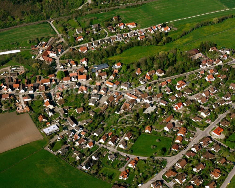 Schalkhausen aus der Vogelperspektive: Wohngebiet - Mischbebauung der Mehr- und Einfamilienhaussiedlung in Schalkhausen im Bundesland Bayern, Deutschland