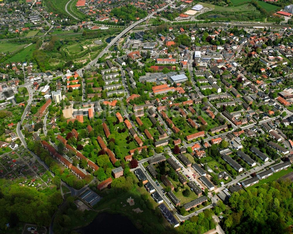 Schwarzenbek von oben - Wohngebiet - Mischbebauung der Mehr- und Einfamilienhaussiedlung in Schwarzenbek im Bundesland Schleswig-Holstein, Deutschland