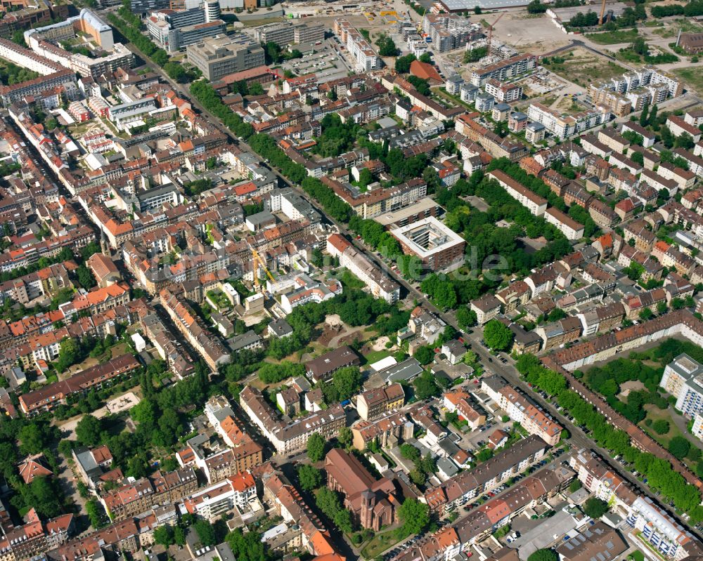 Südstadt aus der Vogelperspektive: Wohngebiet - Mischbebauung der Mehr- und Einfamilienhaussiedlung in Südstadt im Bundesland Baden-Württemberg, Deutschland