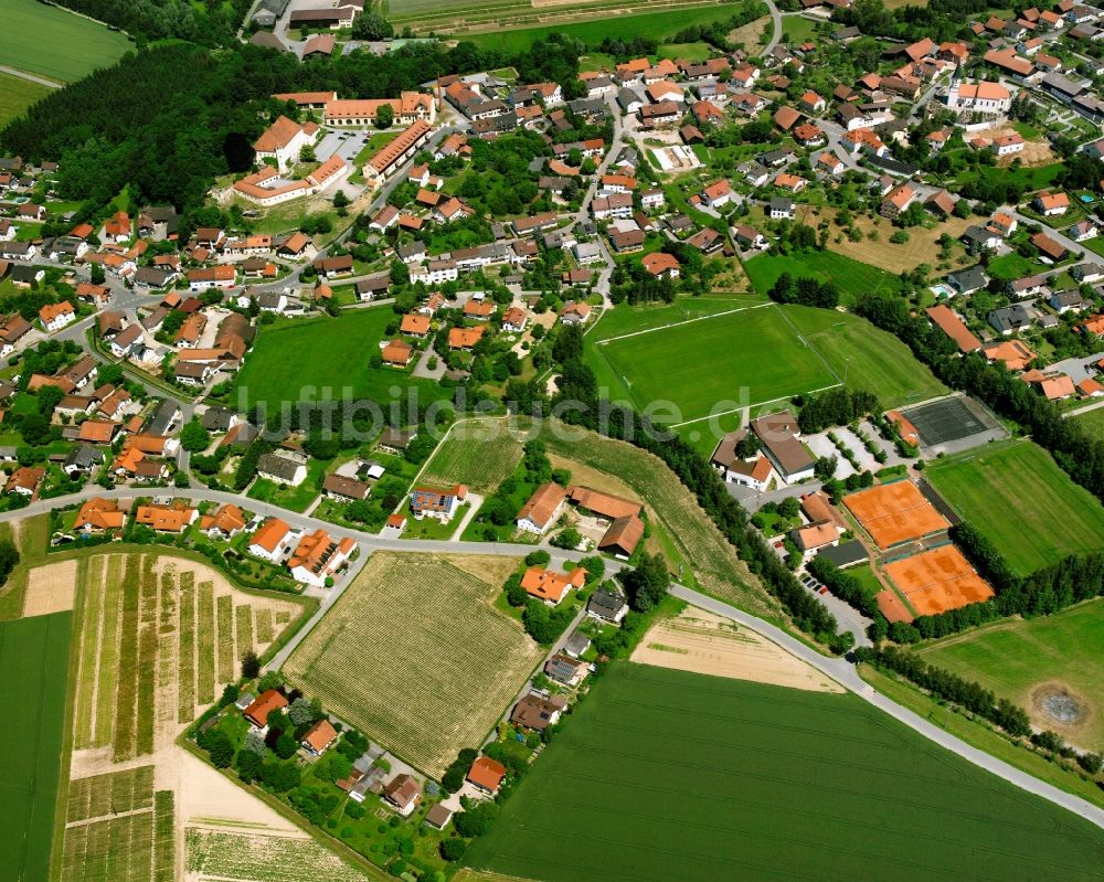 Steinach von oben - Wohngebiet - Mischbebauung der Mehr- und Einfamilienhaussiedlung in Steinach im Bundesland Bayern, Deutschland