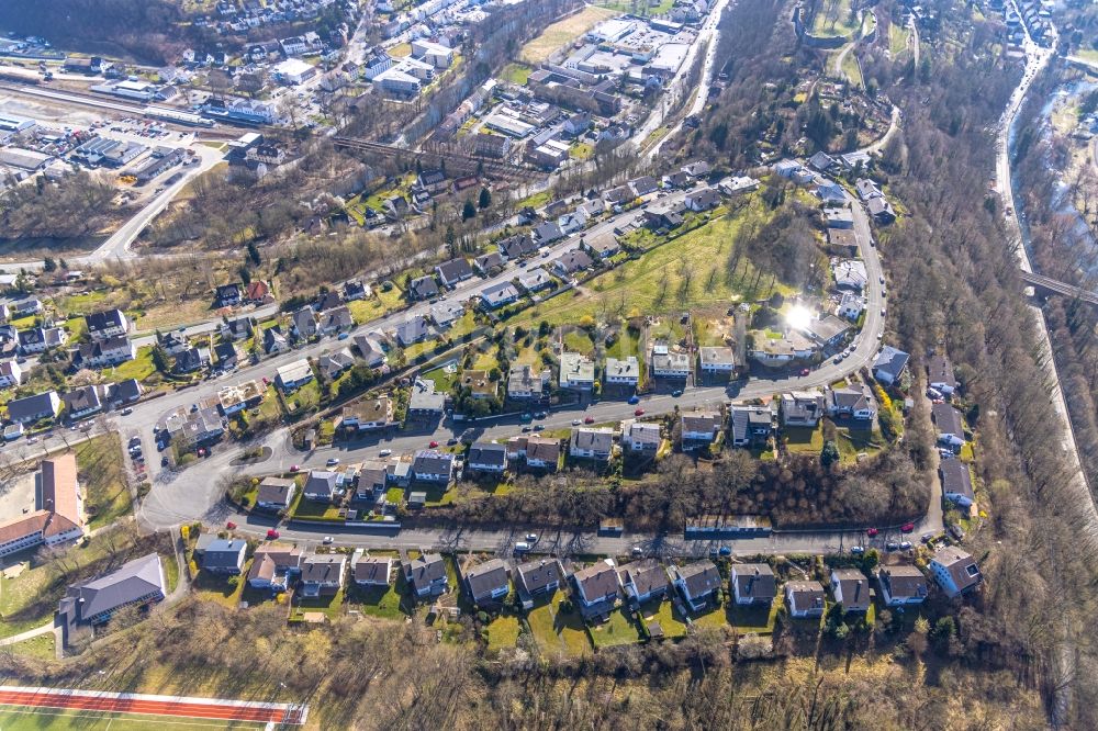 Arnsberg von oben - Wohngebiet - Mischbebauung der Mehr- und Einfamilienhaussiedlung Am Stötchen in Arnsberg im Bundesland Nordrhein-Westfalen, Deutschland