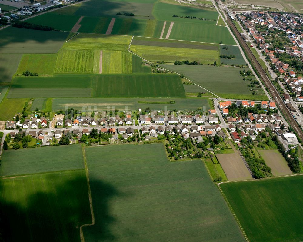 Luftaufnahme Stutensee - Wohngebiet - Mischbebauung der Mehr- und Einfamilienhaussiedlung in Stutensee im Bundesland Baden-Württemberg, Deutschland