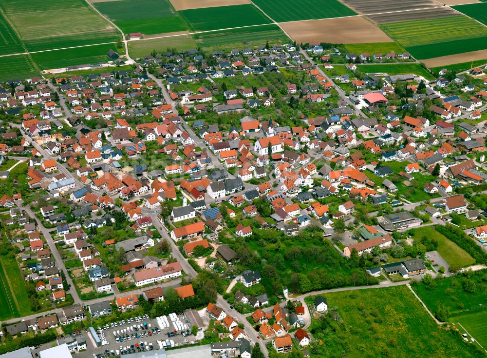 Luftaufnahme Tomerdingen - Wohngebiet - Mischbebauung der Mehr- und Einfamilienhaussiedlung in Tomerdingen im Bundesland Baden-Württemberg, Deutschland