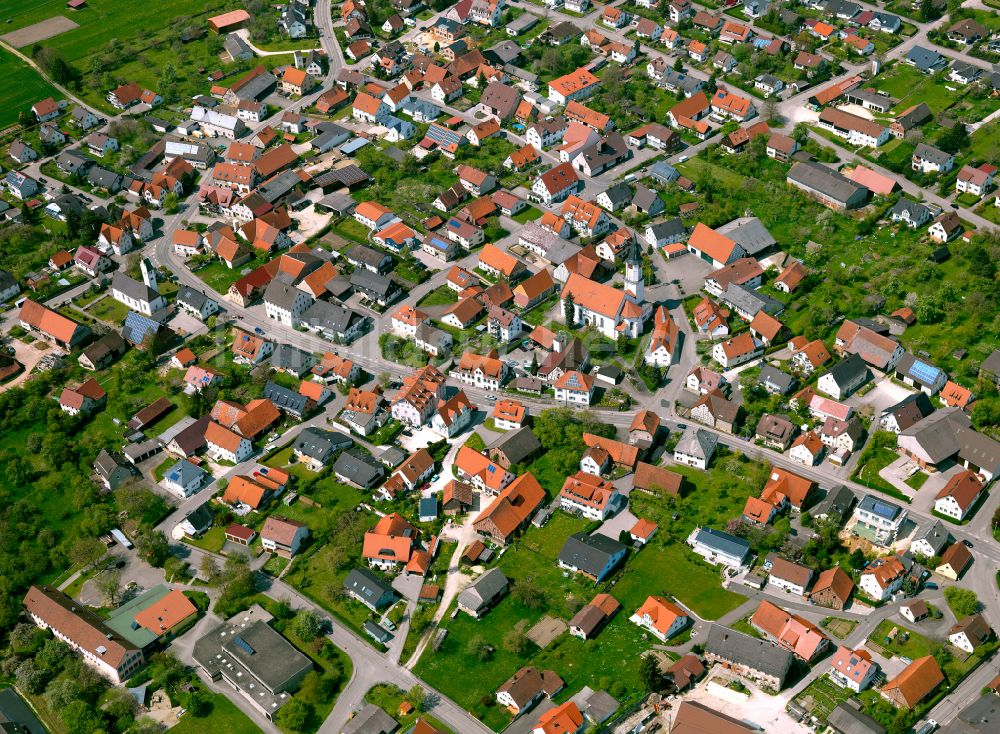 Tomerdingen aus der Vogelperspektive: Wohngebiet - Mischbebauung der Mehr- und Einfamilienhaussiedlung in Tomerdingen im Bundesland Baden-Württemberg, Deutschland