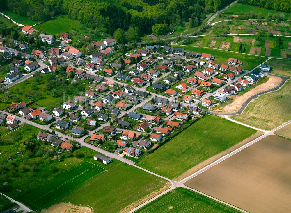 Luftaufnahme Tomerdingen - Wohngebiet - Mischbebauung der Mehr- und Einfamilienhaussiedlung in Tomerdingen im Bundesland Baden-Württemberg, Deutschland