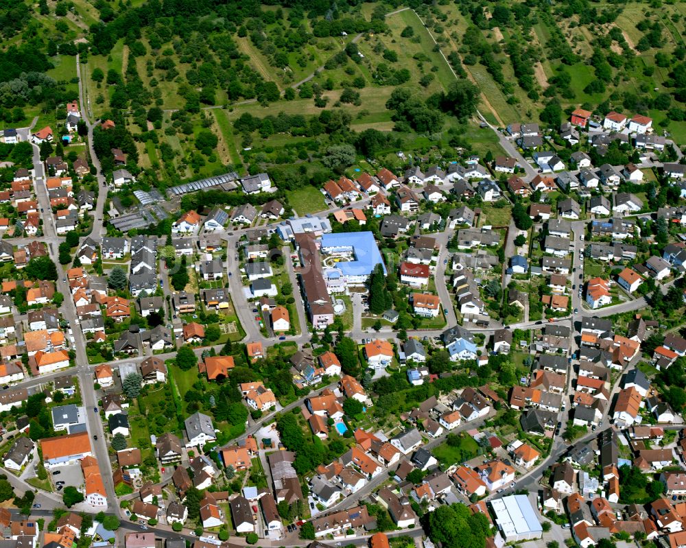 Völkersbach von oben - Wohngebiet - Mischbebauung der Mehr- und Einfamilienhaussiedlung in Völkersbach im Bundesland Baden-Württemberg, Deutschland