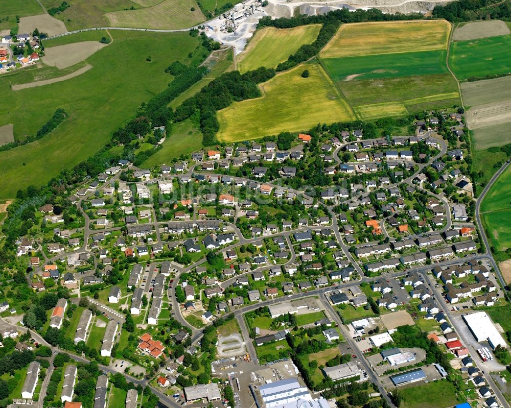 Birkenfeld von oben - Wohngebiet - Mischbebauung der Mehr- und Einfamilienhaussiedlung Im Vogelsang in Birkenfeld im Bundesland Rheinland-Pfalz, Deutschland