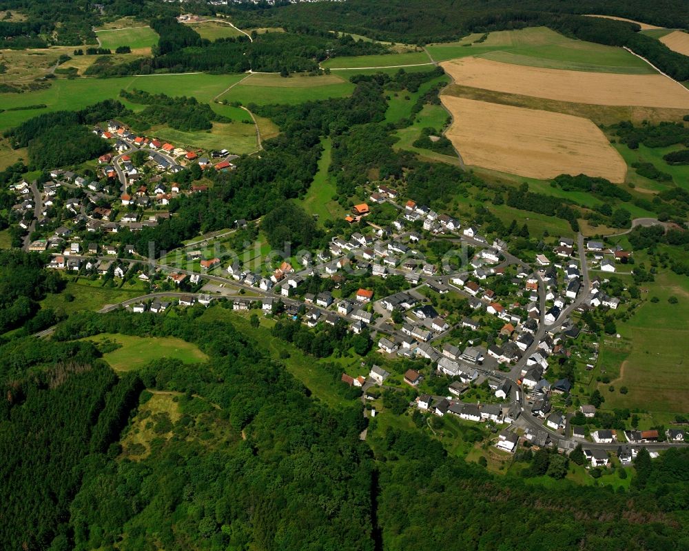 Luftaufnahme Vollmersbach - Wohngebiet - Mischbebauung der Mehr- und Einfamilienhaussiedlung in Vollmersbach im Bundesland Rheinland-Pfalz, Deutschland