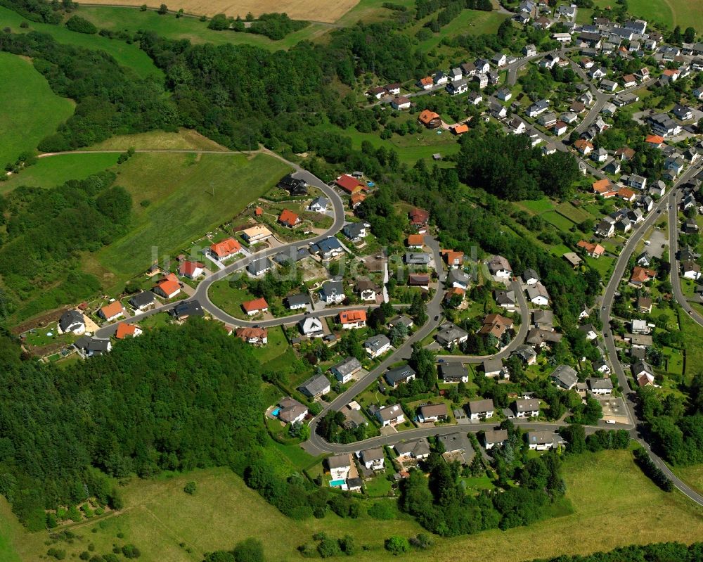 Vollmersbach aus der Vogelperspektive: Wohngebiet - Mischbebauung der Mehr- und Einfamilienhaussiedlung in Vollmersbach im Bundesland Rheinland-Pfalz, Deutschland