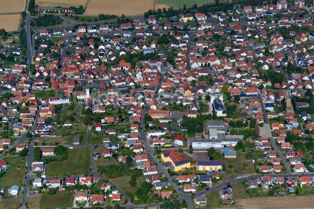 Waldbüttelbrunn von oben - Wohngebiet - Mischbebauung der Mehr- und Einfamilienhaussiedlung in Waldbüttelbrunn im Bundesland Bayern, Deutschland