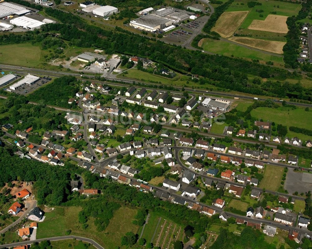 Weierbach aus der Vogelperspektive: Wohngebiet - Mischbebauung der Mehr- und Einfamilienhaussiedlung in Weierbach im Bundesland Rheinland-Pfalz, Deutschland