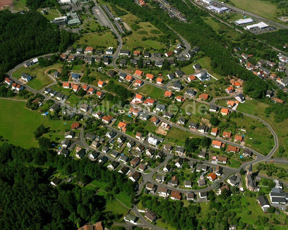 Luftaufnahme Weierbach - Wohngebiet - Mischbebauung der Mehr- und Einfamilienhaussiedlung in Weierbach im Bundesland Rheinland-Pfalz, Deutschland