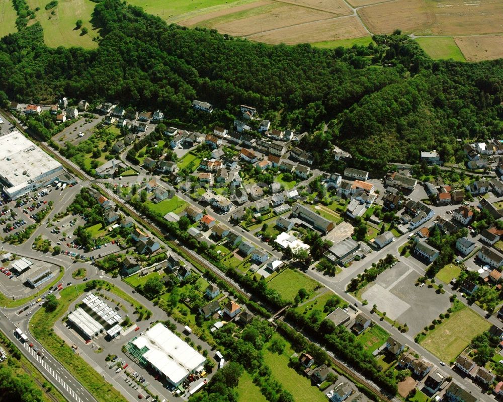 Weierbach von oben - Wohngebiet - Mischbebauung der Mehr- und Einfamilienhaussiedlung in Weierbach im Bundesland Rheinland-Pfalz, Deutschland