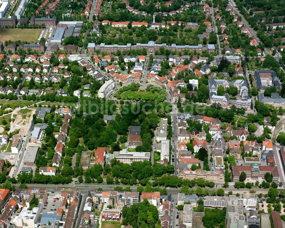 Weststadt von oben - Wohngebiet - Mischbebauung der Mehr- und Einfamilienhaussiedlung in Weststadt im Bundesland Baden-Württemberg, Deutschland