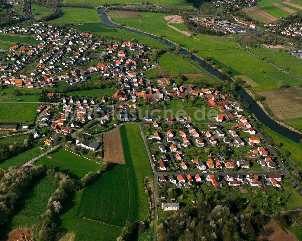 Wölfershausen aus der Vogelperspektive: Wohngebiet - Mischbebauung der Mehr- und Einfamilienhaussiedlung in Wölfershausen im Bundesland Hessen, Deutschland