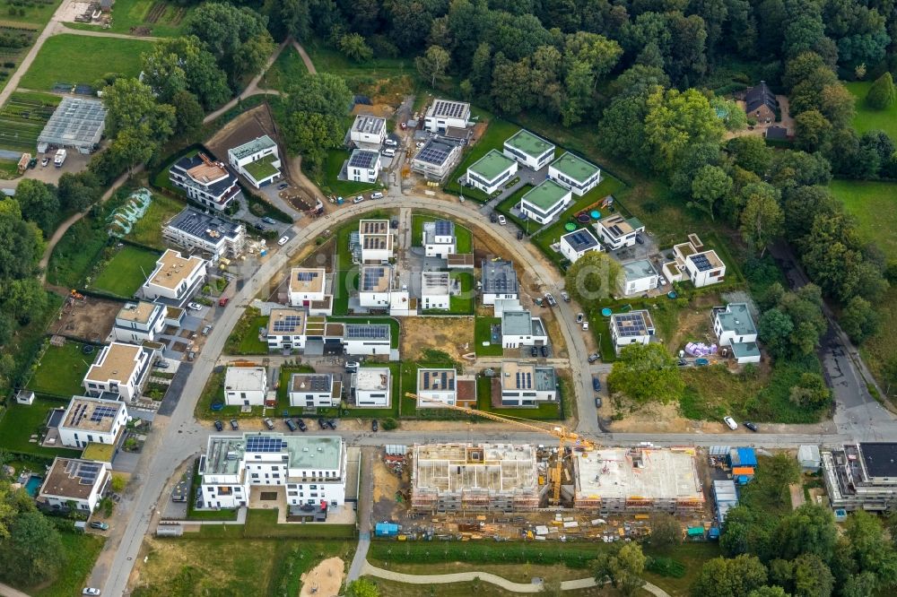 Gelsenkirchen von oben - Wohngebiet - Mischbebauung der Mehr- und Einfamilienhaussiedlung des Wohnquartiers Am Buerschen Waldbogen entlang der Westerholter Straße - Im Waldquartier in Gelsenkirchen im Bundesland Nordrhein-Westfalen, Deutschland