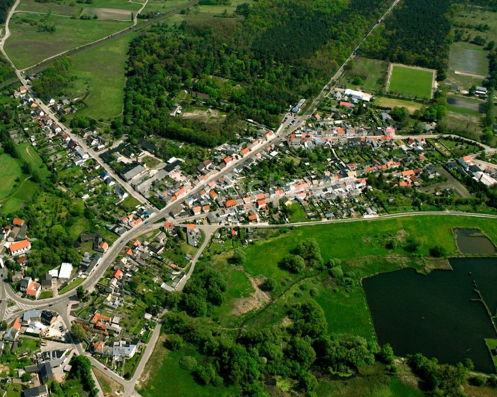 Wörlitz aus der Vogelperspektive: Wohngebiet - Mischbebauung der Mehr- und Einfamilienhaussiedlung in Wörlitz im Bundesland Sachsen-Anhalt, Deutschland