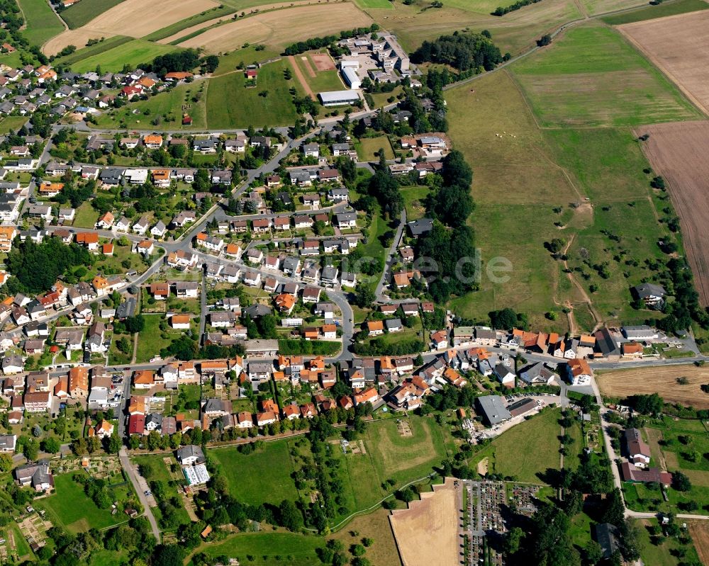 Zell von oben - Wohngebiet - Mischbebauung der Mehr- und Einfamilienhaussiedlung in Zell im Bundesland Hessen, Deutschland