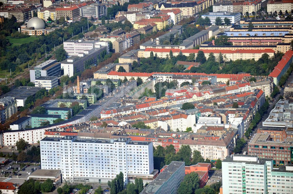 Luftaufnahme Berlin Prenzlauer Berg - Wohngebiet an der Naugarder Straße Ecke Greifswalder Straße in Berlin-Prenzlauer Berg