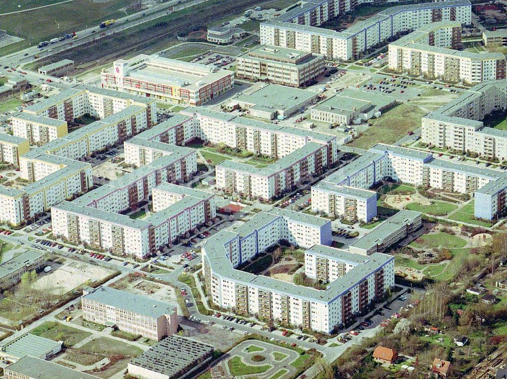 Luftaufnahme Berlin - Hellersdorf - Wohngebiet an der Neuen Grottkauer Straße in Berlin - Hellersdorf