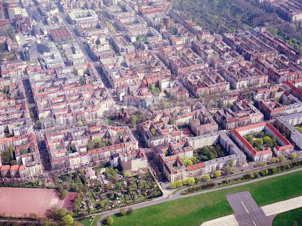 Berlin - Tempelhof von oben - Wohngebiet am nordöstlichem bereich des Flughafens Berlin - Tempelhof.