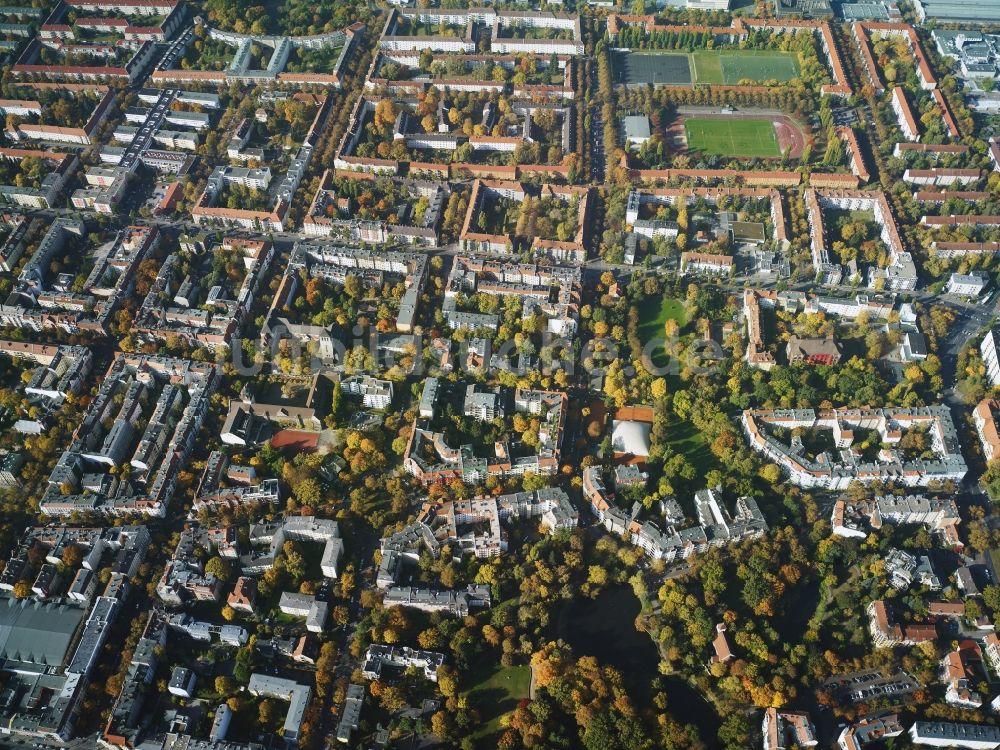 Luftaufnahme Berlin - Wohngebiet nördlich des Alboinplatzes entlang der Manteuffelstraße im Bezirk Tempelhof-Schöneberg in Berlin