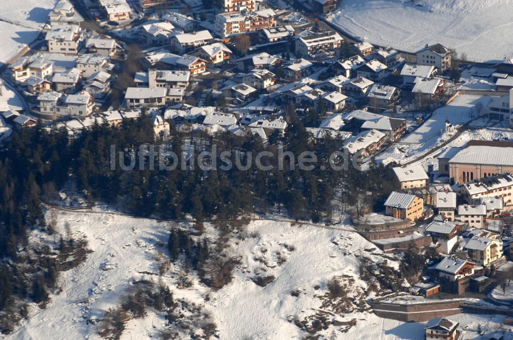 Luftaufnahme Kastelruth - Wohngebiet um die Plattenstraße in Kastelruth (Castelrotto) in Italien