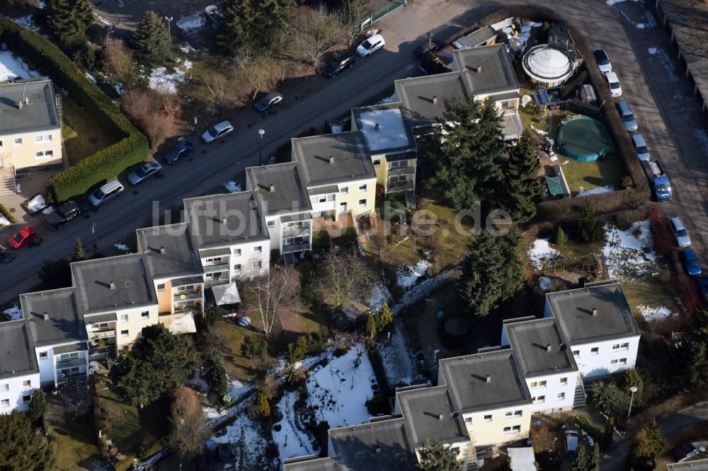 Bernau von oben - Wohngebiet einer Reihenhaus- Siedlung Angarastraße - Wolchowstraße in Bernau im Bundesland Brandenburg