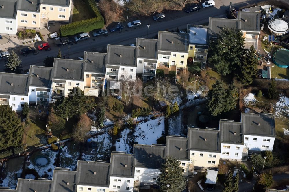 Bernau aus der Vogelperspektive: Wohngebiet einer Reihenhaus- Siedlung Angarastraße - Wolchowstraße in Bernau im Bundesland Brandenburg