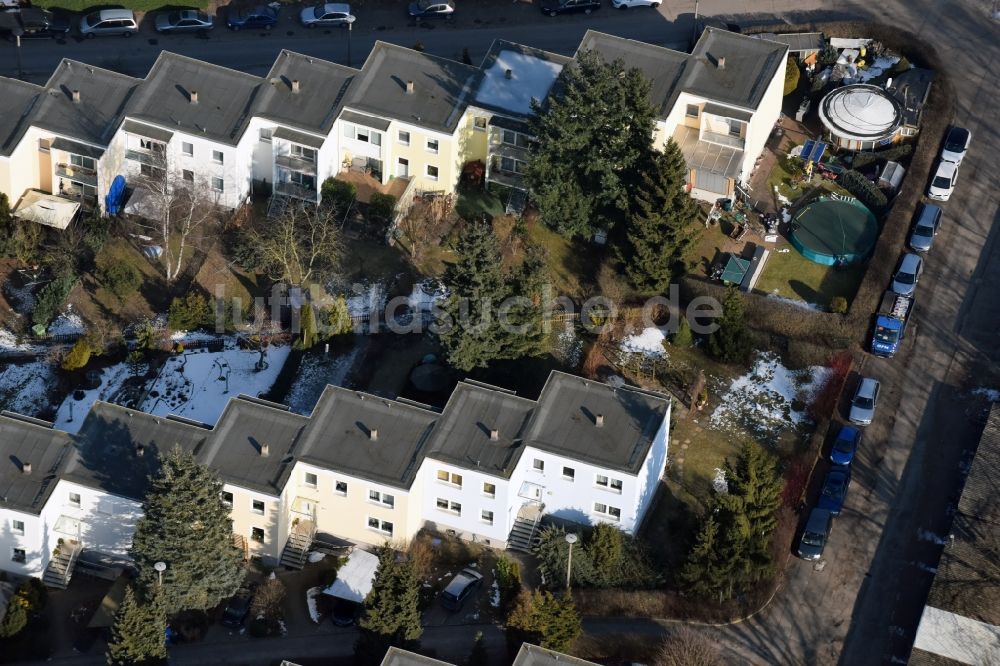 Luftbild Bernau - Wohngebiet einer Reihenhaus- Siedlung Angarastraße - Wolchowstraße in Bernau im Bundesland Brandenburg