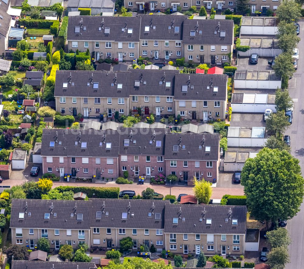 Castrop-Rauxel von oben - Wohngebiet einer Reihenhaus- Siedlung Arbeitersiedlung Erindorf in Castrop-Rauxel im Bundesland Nordrhein-Westfalen, Deutschland