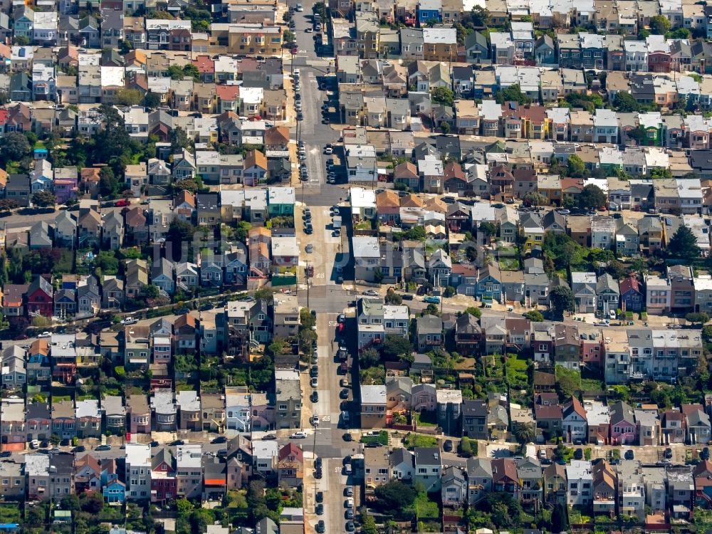 San Francisco aus der Vogelperspektive: Wohngebiet einer Reihenhaus- Siedlung an der Bay Area in San Francisco in Kalifornien, USA