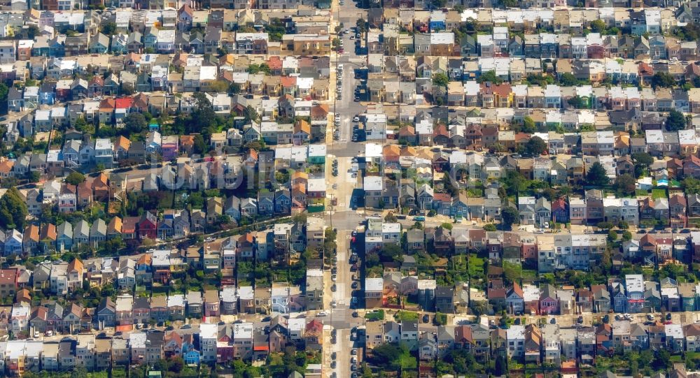 San Francisco von oben - Wohngebiet einer Reihenhaus- Siedlung an der Bay Area in San Francisco in Kalifornien, USA