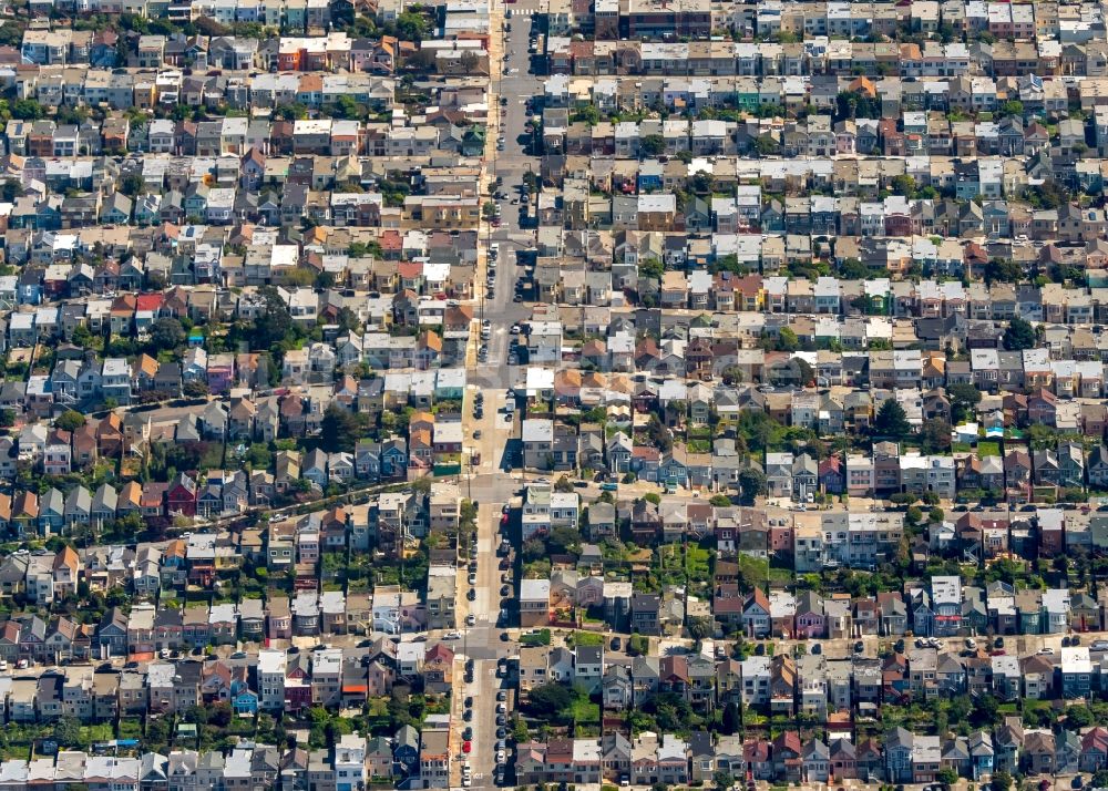 San Francisco aus der Vogelperspektive: Wohngebiet einer Reihenhaus- Siedlung an der Bay Area in San Francisco in Kalifornien, USA