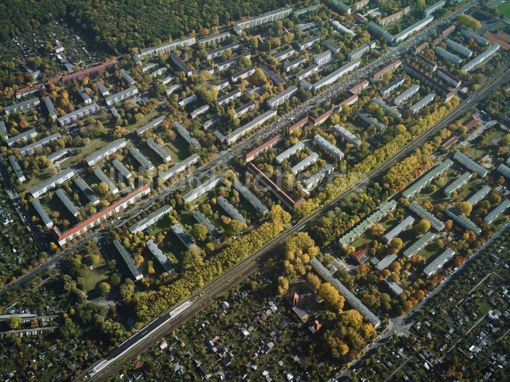 Luftbild Berlin - Wohngebiet einer Reihenhaus- Siedlung in Berlin