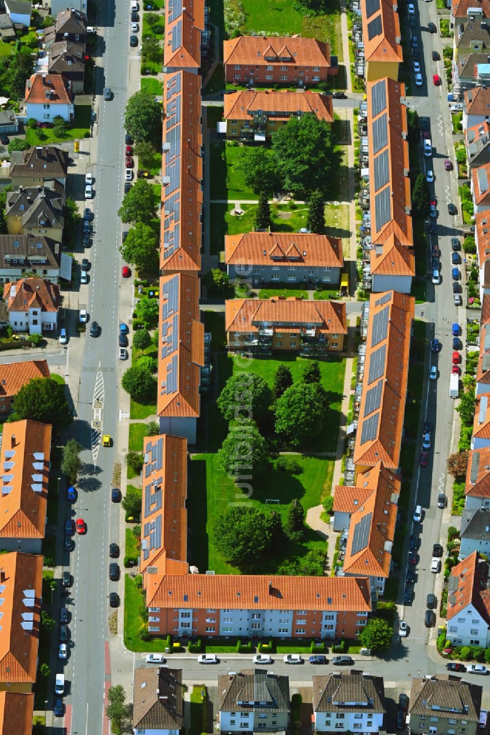 Bielefeld aus der Vogelperspektive: Wohngebiet einer Reihenhaus- Siedlung in Bielefeld im Bundesland Nordrhein-Westfalen, Deutschland