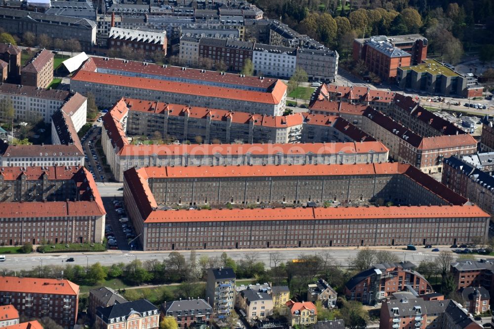 Luftbild Kopenhagen - Wohngebiet einer Reihenhaus- Siedlung Borups Alle in Kopenhagen in Region Hovedstaden, Dänemark