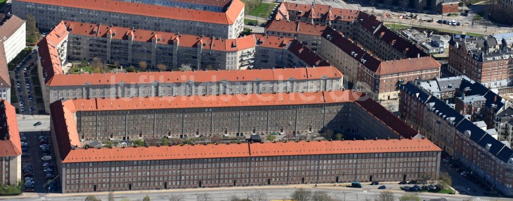 Kopenhagen aus der Vogelperspektive: Wohngebiet einer Reihenhaus- Siedlung Borups Alle in Kopenhagen in Region Hovedstaden, Dänemark