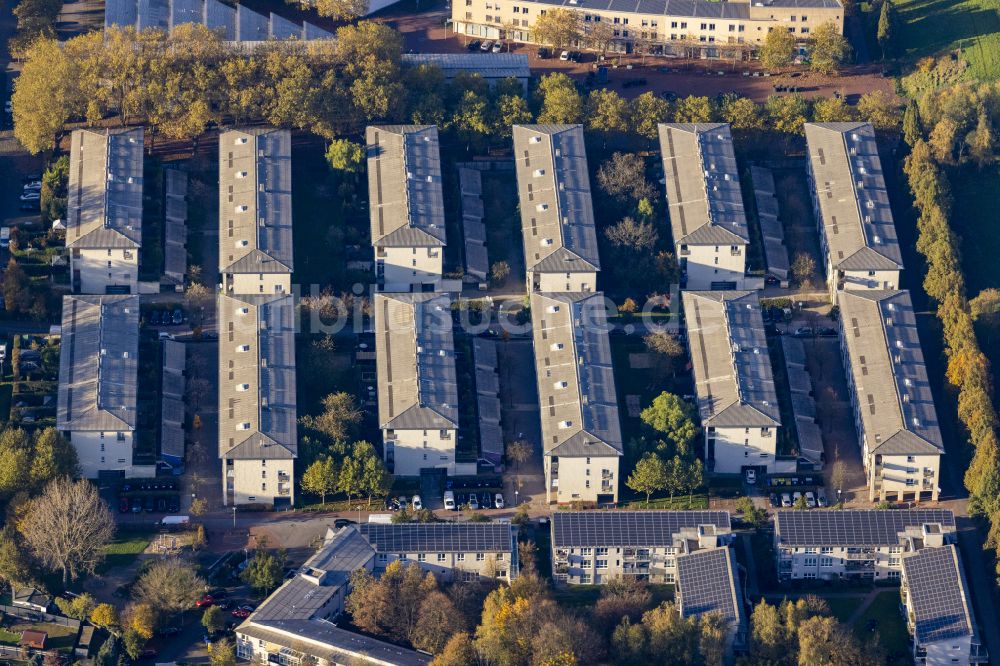 Luftbild Bottrop - Wohngebiet einer Reihenhaus- Siedlung in Bottrop im Bundesland Nordrhein-Westfalen, Deutschland