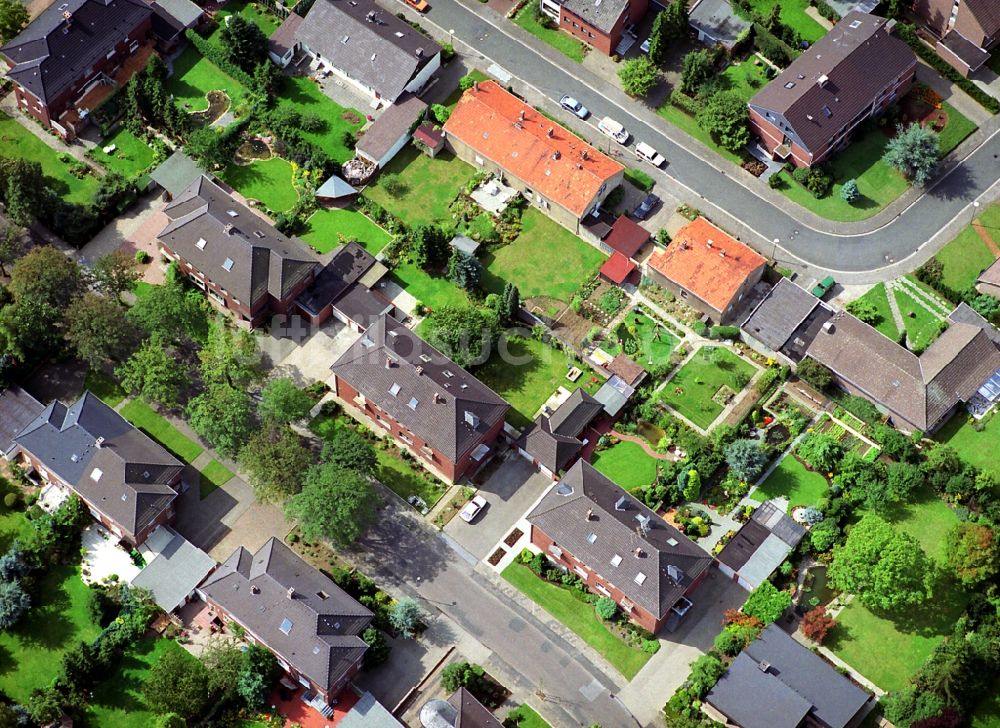 Kamp-Lintfort von oben - Wohngebiet einer Reihenhaus- Siedlung Brandstraße - Krusestraße in Kamp-Lintfort im Bundesland Nordrhein-Westfalen