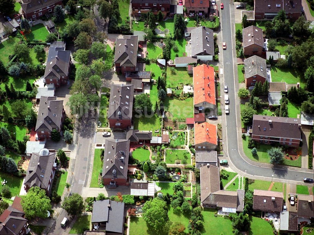 Kamp-Lintfort aus der Vogelperspektive: Wohngebiet einer Reihenhaus- Siedlung Brandstraße - Krusestraße in Kamp-Lintfort im Bundesland Nordrhein-Westfalen